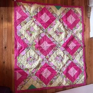 Homemade Pink and Cream Floral Patchwork Quilt - Unbranded